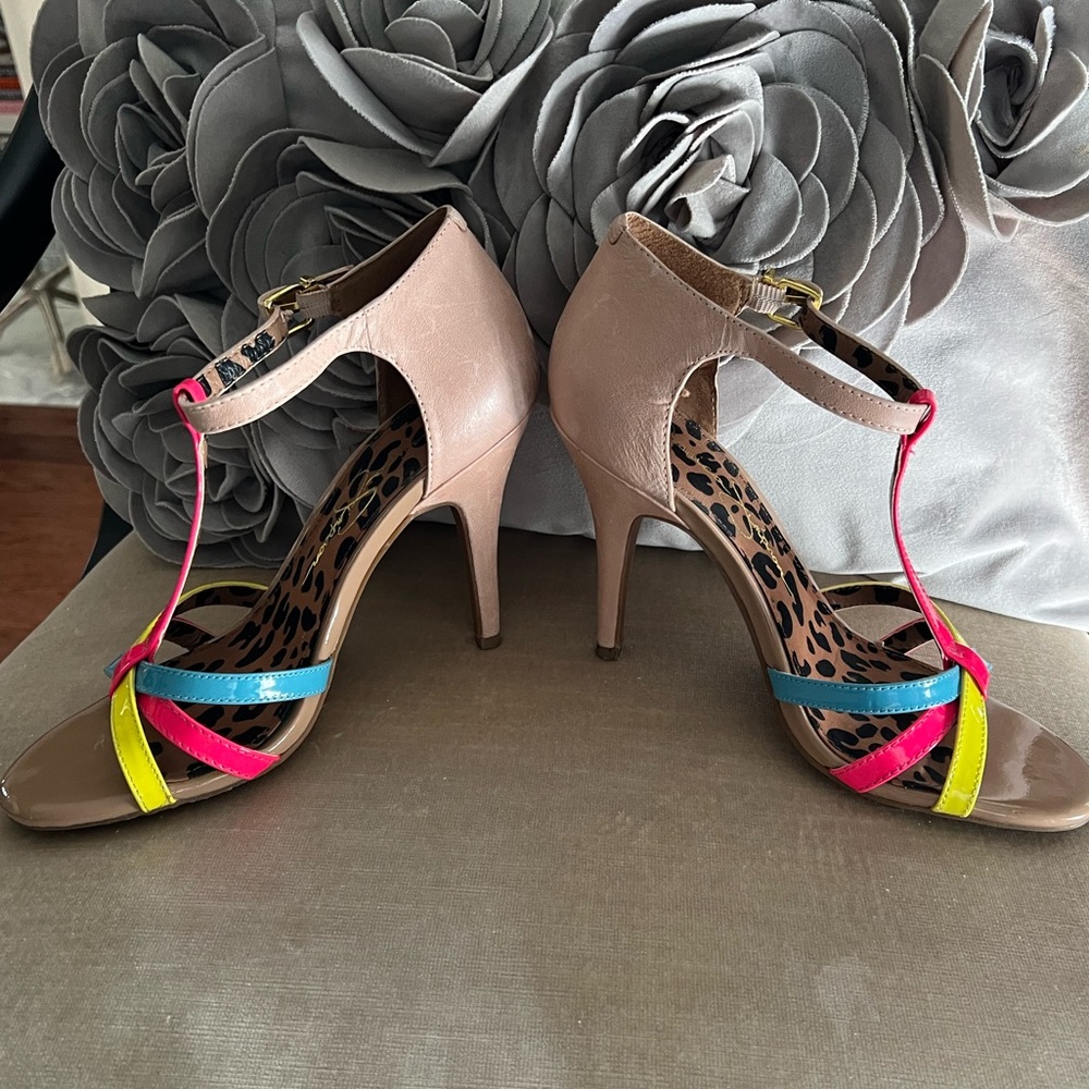 Shoes - Picture 2 of 5